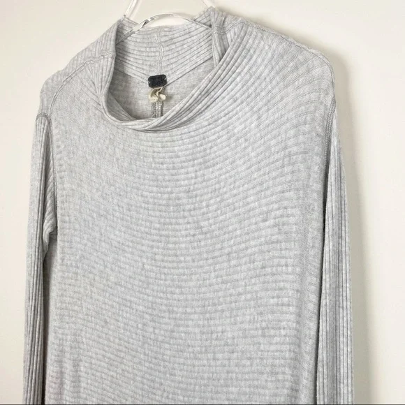 Free People Lightweight Gray Ribbed Sweater - Picture 7 of 16